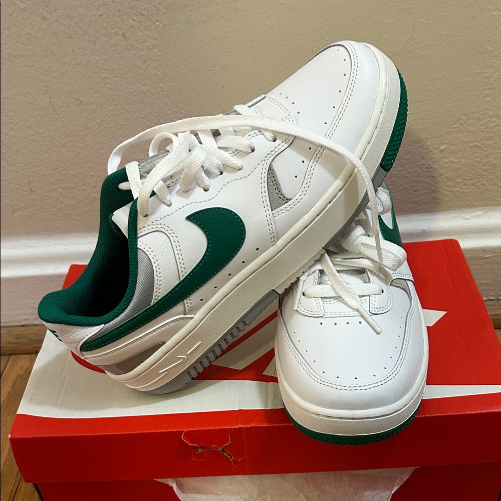 Nike Gamma Force White and Green Low-Top Sneakers - Picture 4 of 9